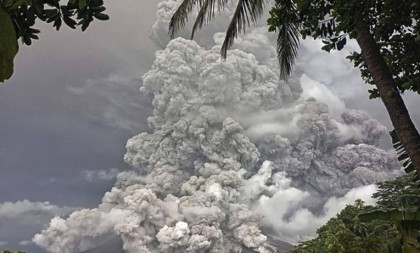 Podignut najviši nivo uzbune! Vulkan Ibu se ne smiruje (VIDEO)